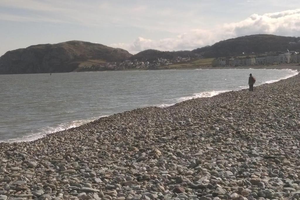 Spacious Cosy Apartment Llandudno Luaran gambar